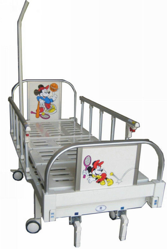 As camas de hospital pediatras ajustáveis do manual para crianças dirigem cuidados