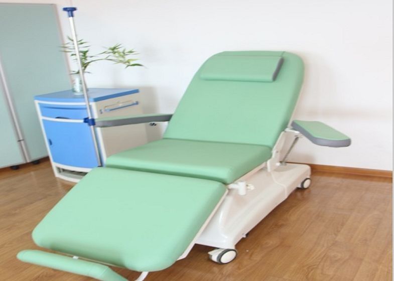 Cadeira elétrica do doador de sangue da mobília do hospital para o uso da hemodiálise com 2 funções