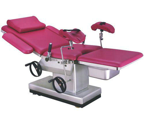 A cadeira obstétrico semi elétrica, paciente da ginecologia examina a tabela